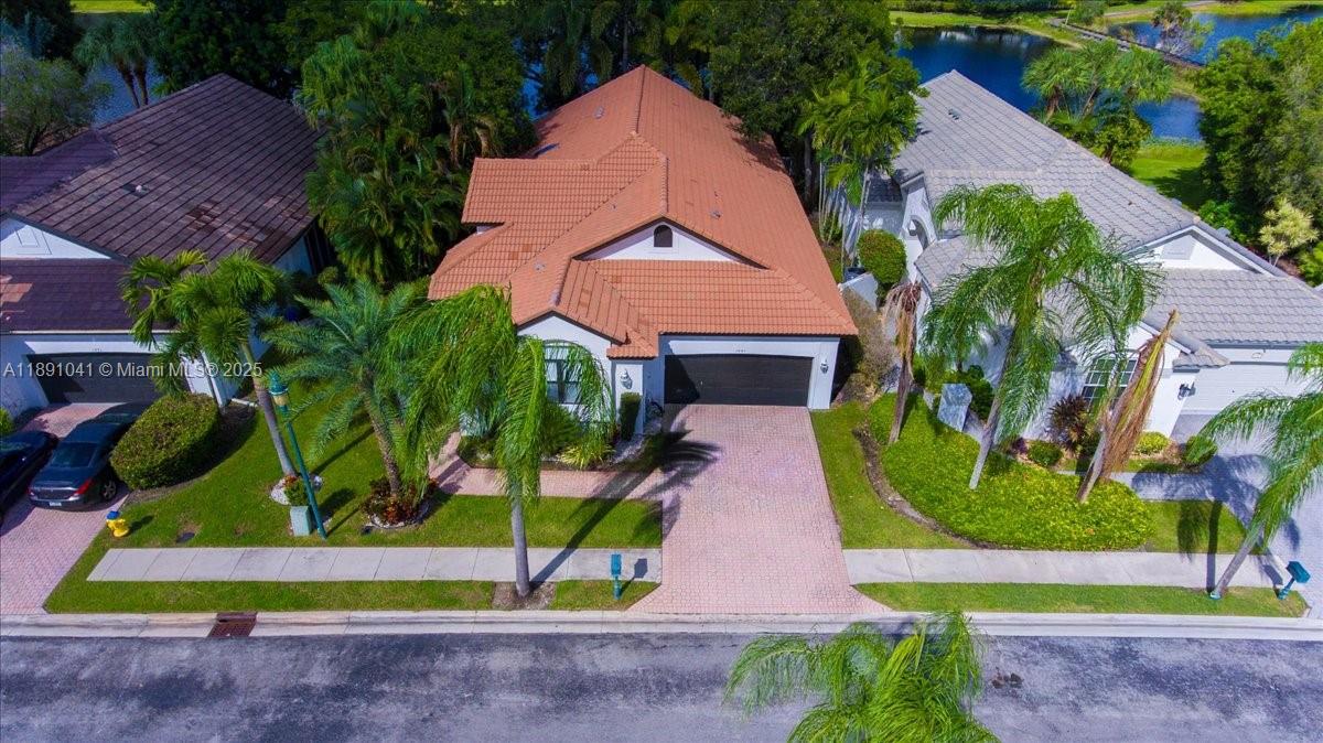 HOLLYWOOD LAKES COUNTRY C - Residential