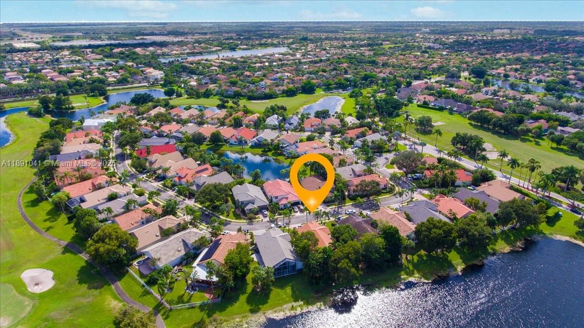 HOLLYWOOD LAKES COUNTRY C - Residential