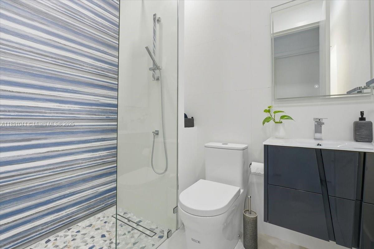 HOLLYWOOD LAKES COUNTRY C - Residential