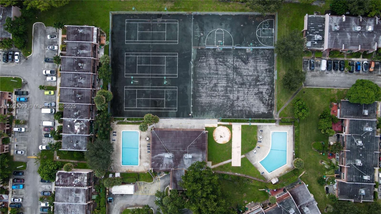 VALENCIA VILLAGE CONDO PH - Residential