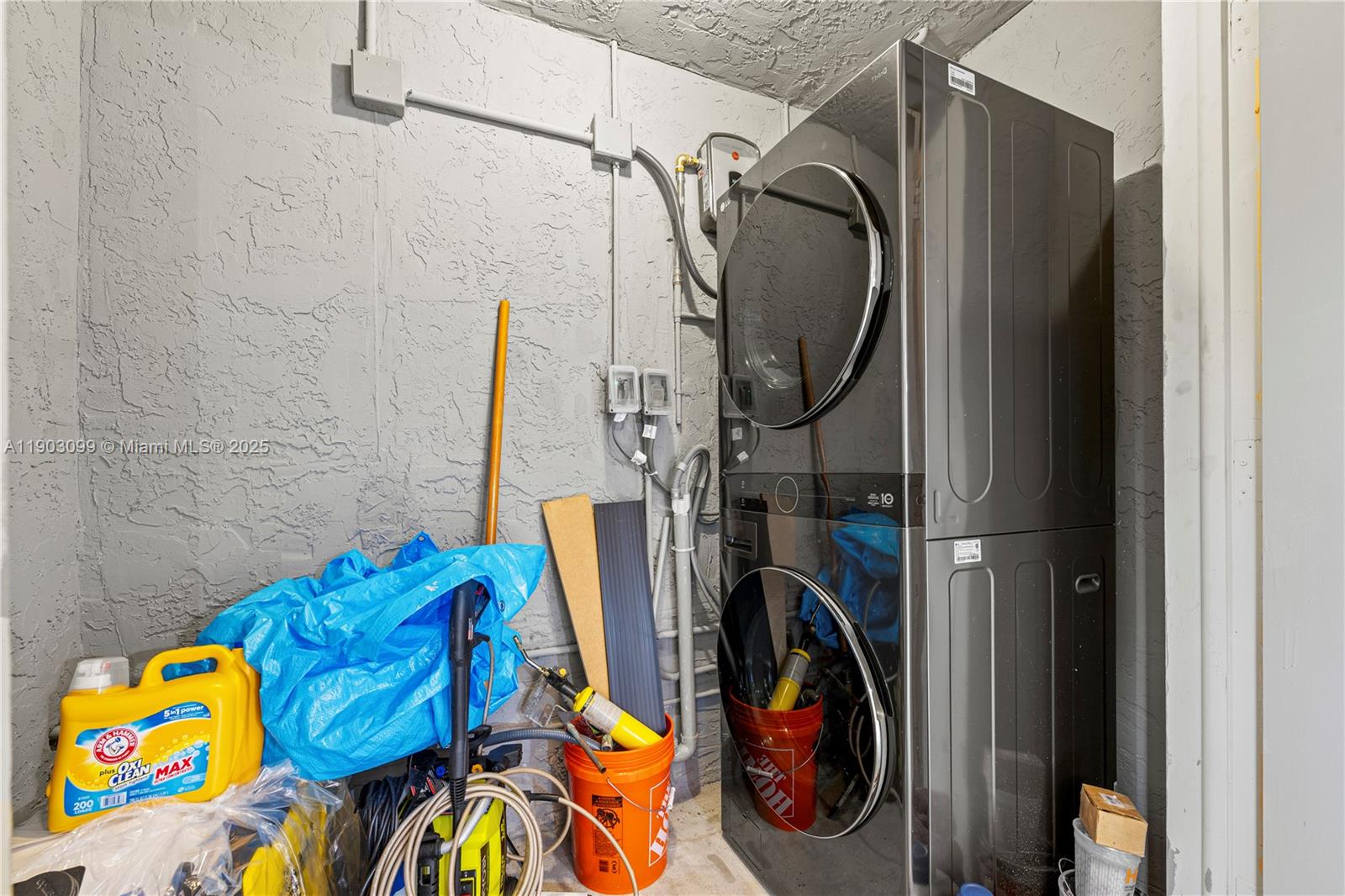 VALENCIA VILLAGE CONDO PH - Residential