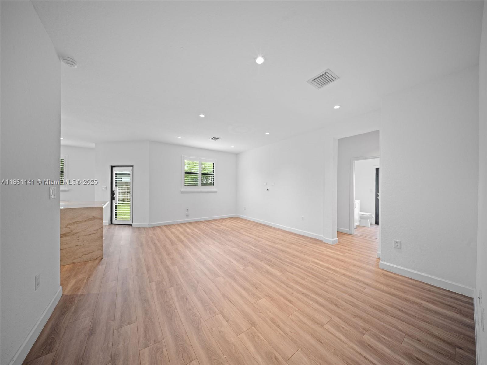 PINE ISLE - Residential