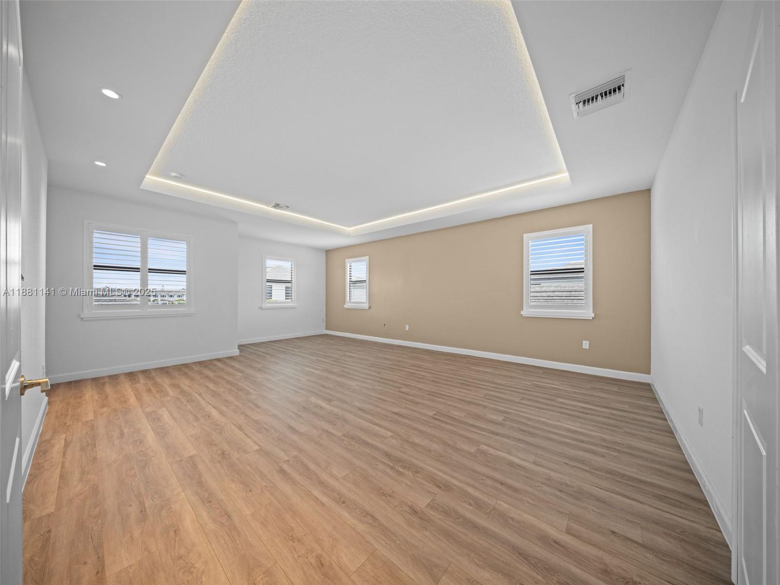 PINE ISLE - Residential