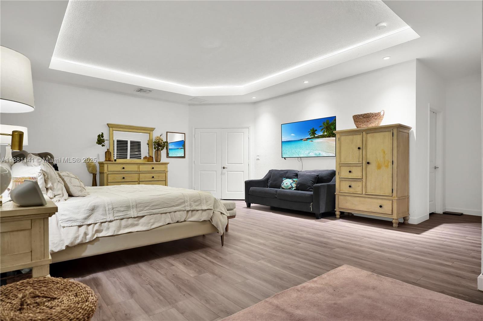 PINE ISLE - Residential