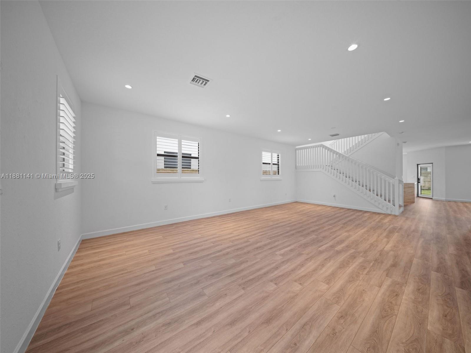 PINE ISLE - Residential