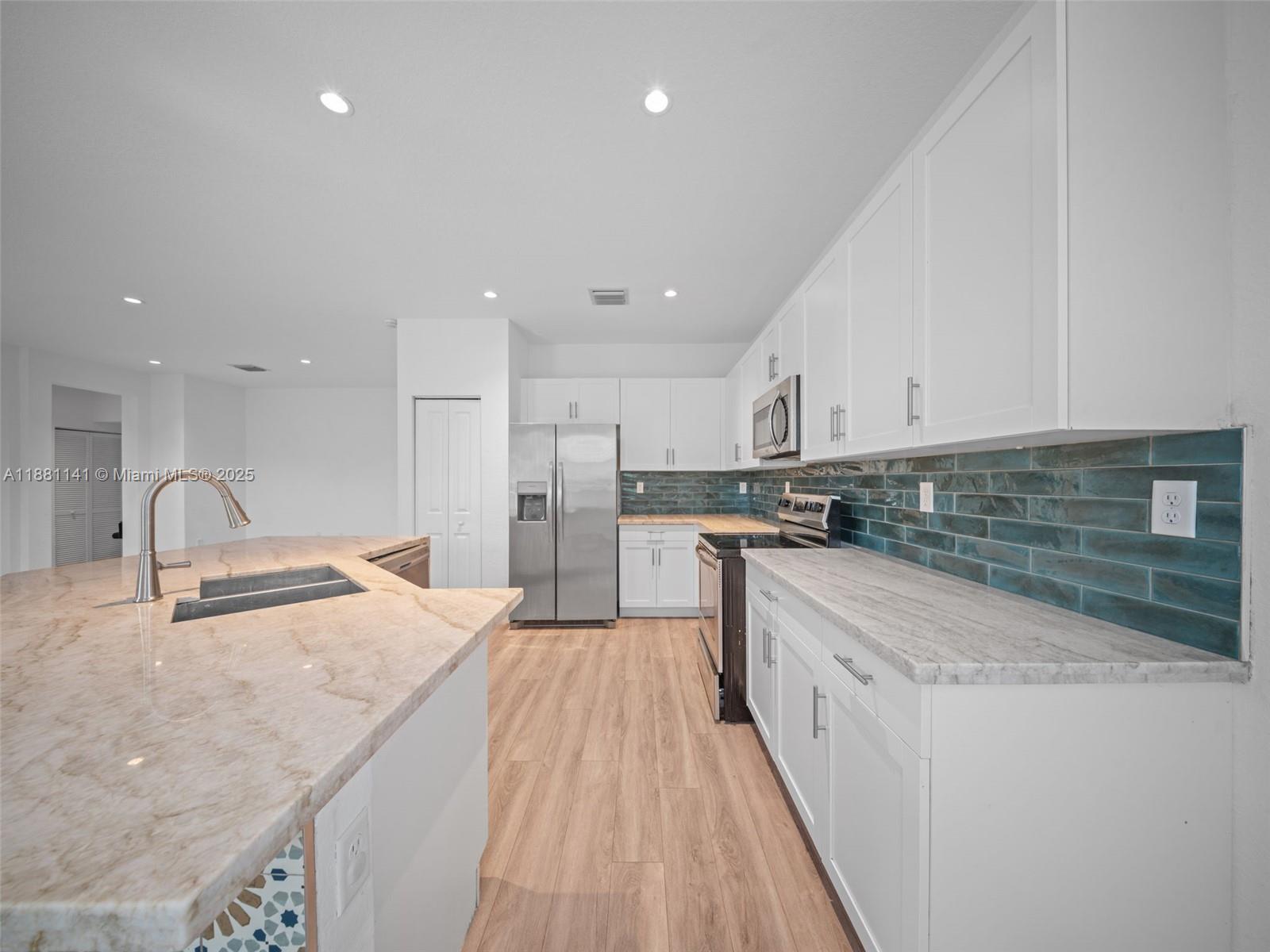 PINE ISLE - Residential