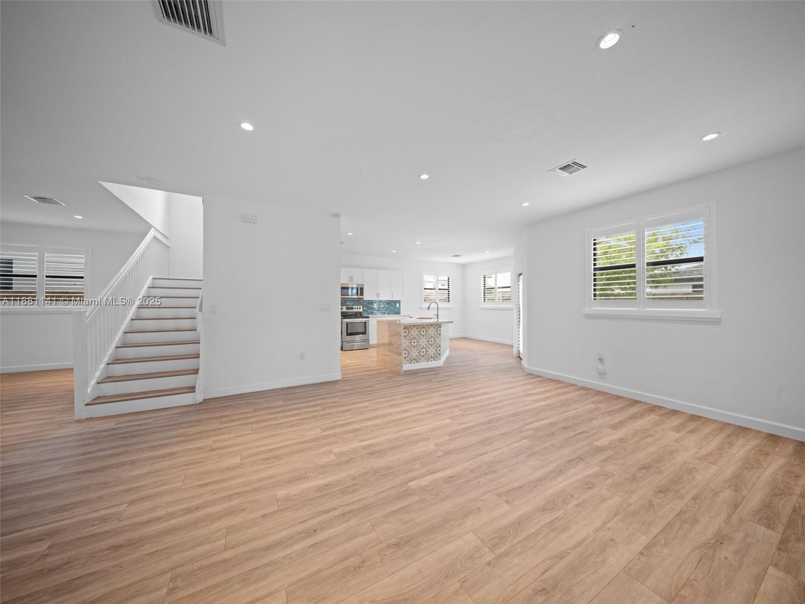 PINE ISLE - Residential