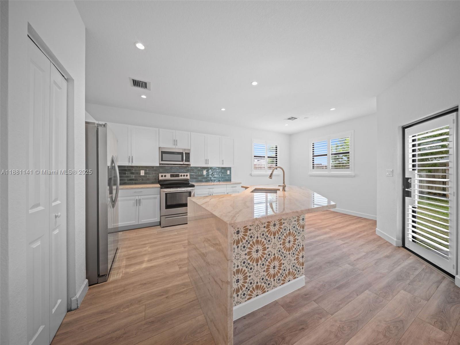 PINE ISLE - Residential