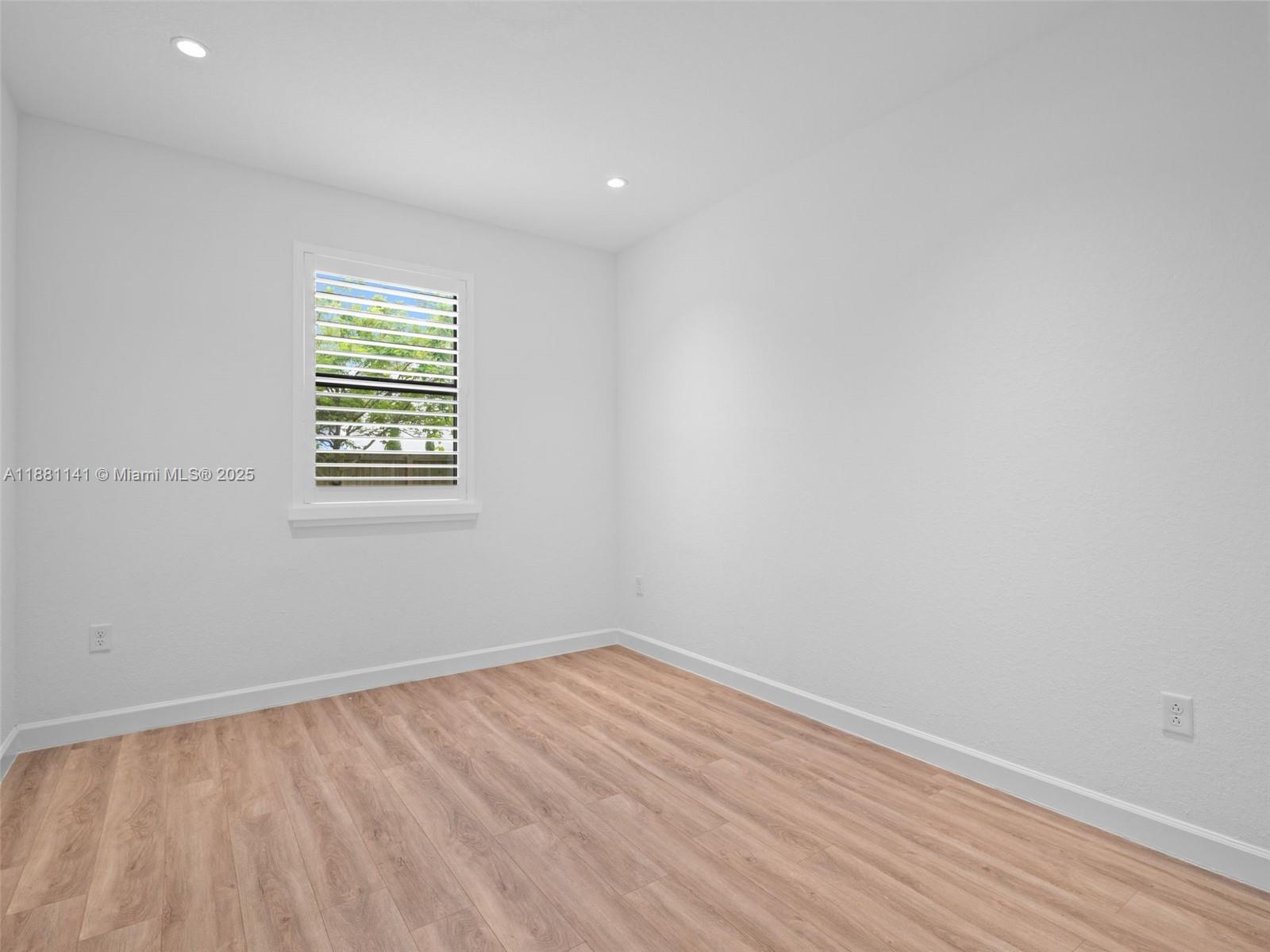 PINE ISLE - Residential