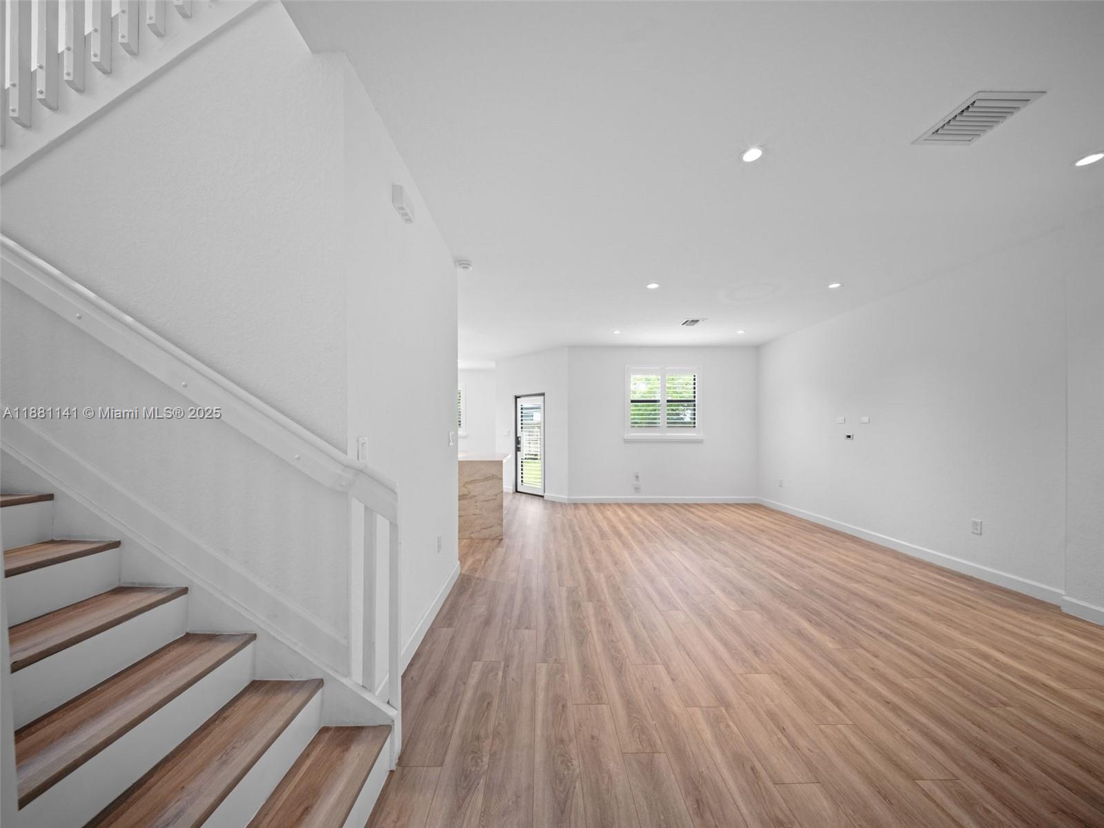 PINE ISLE - Residential