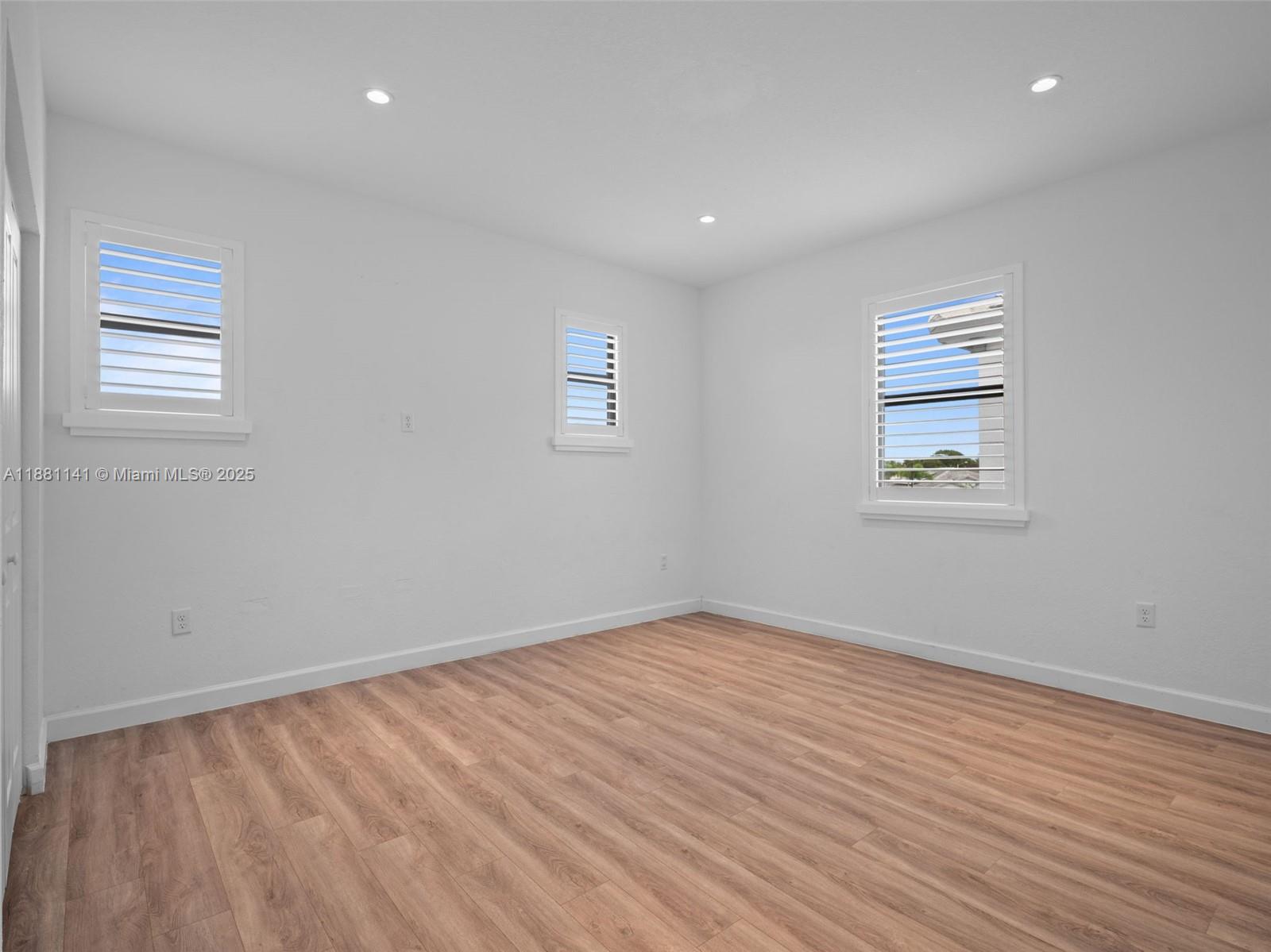 PINE ISLE - Residential