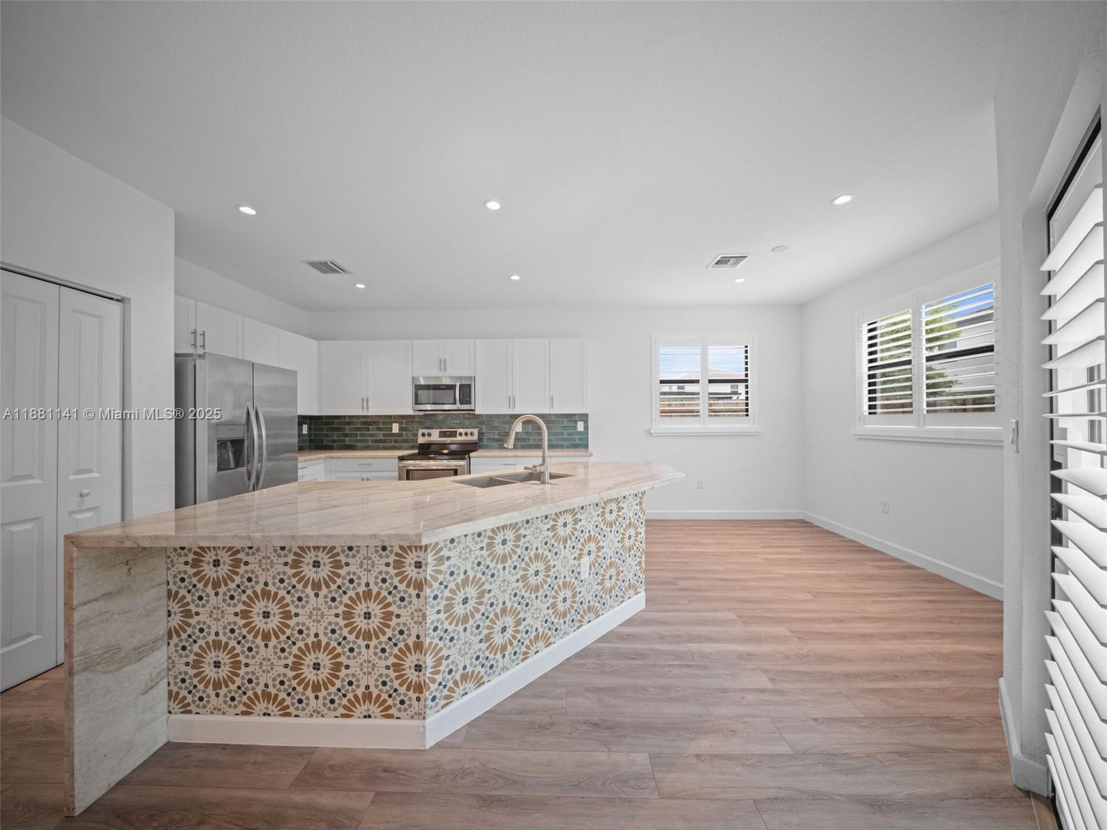 PINE ISLE - Residential