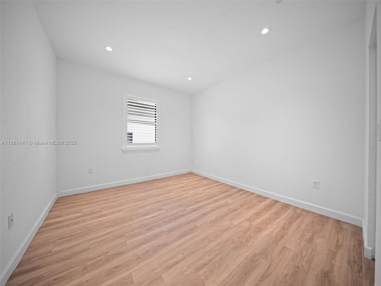 PINE ISLE - Residential