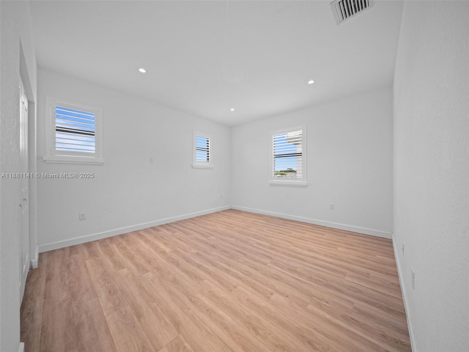 PINE ISLE - Residential