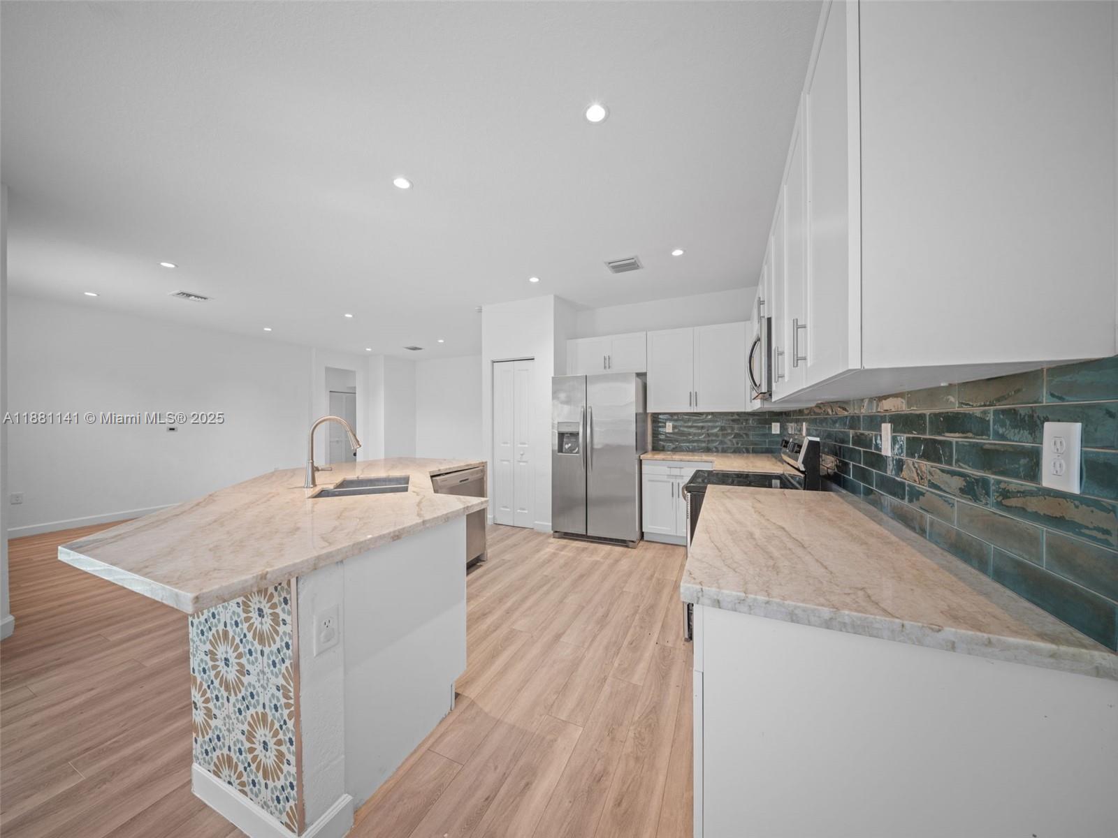 PINE ISLE - Residential