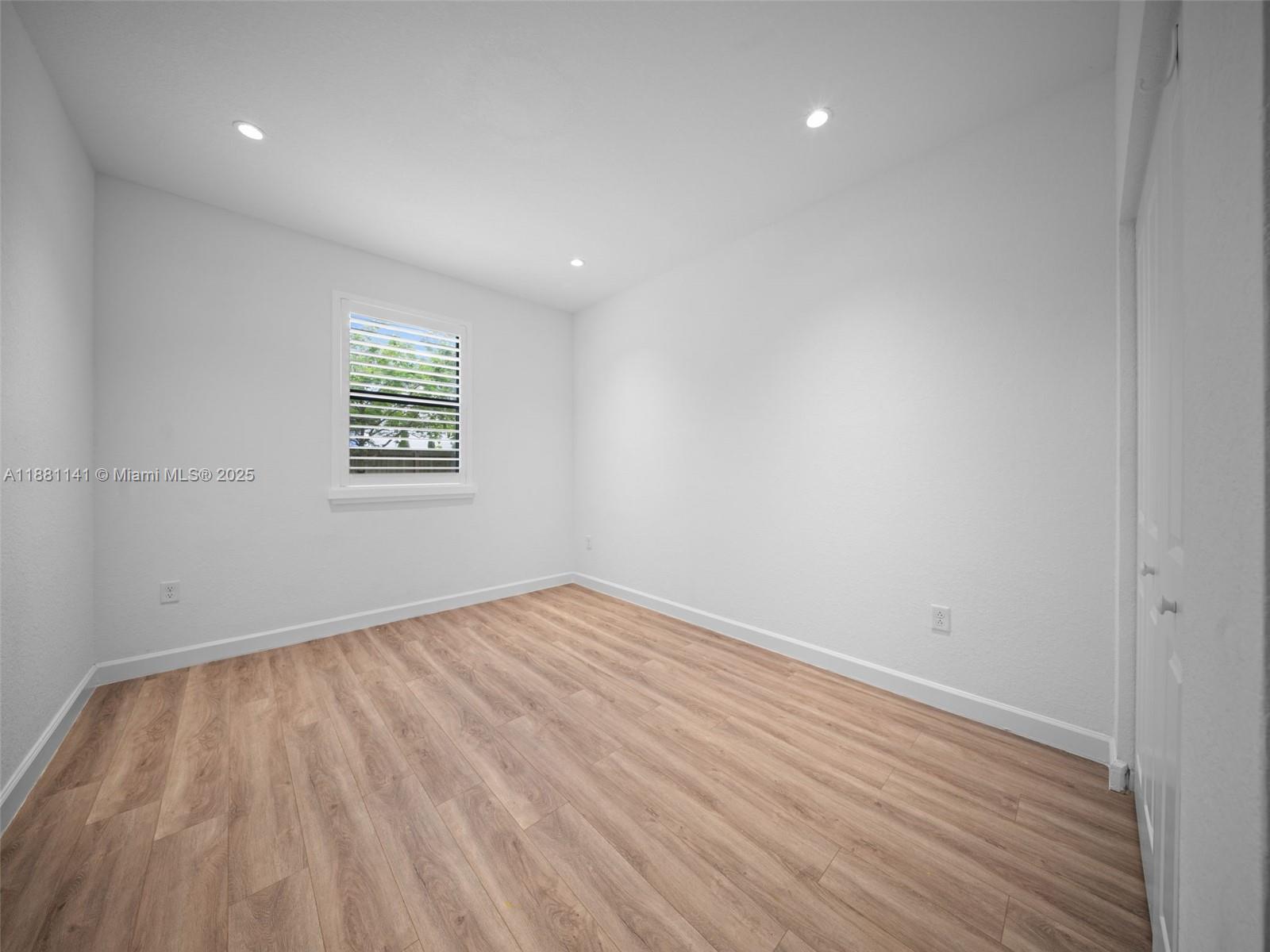 PINE ISLE - Residential