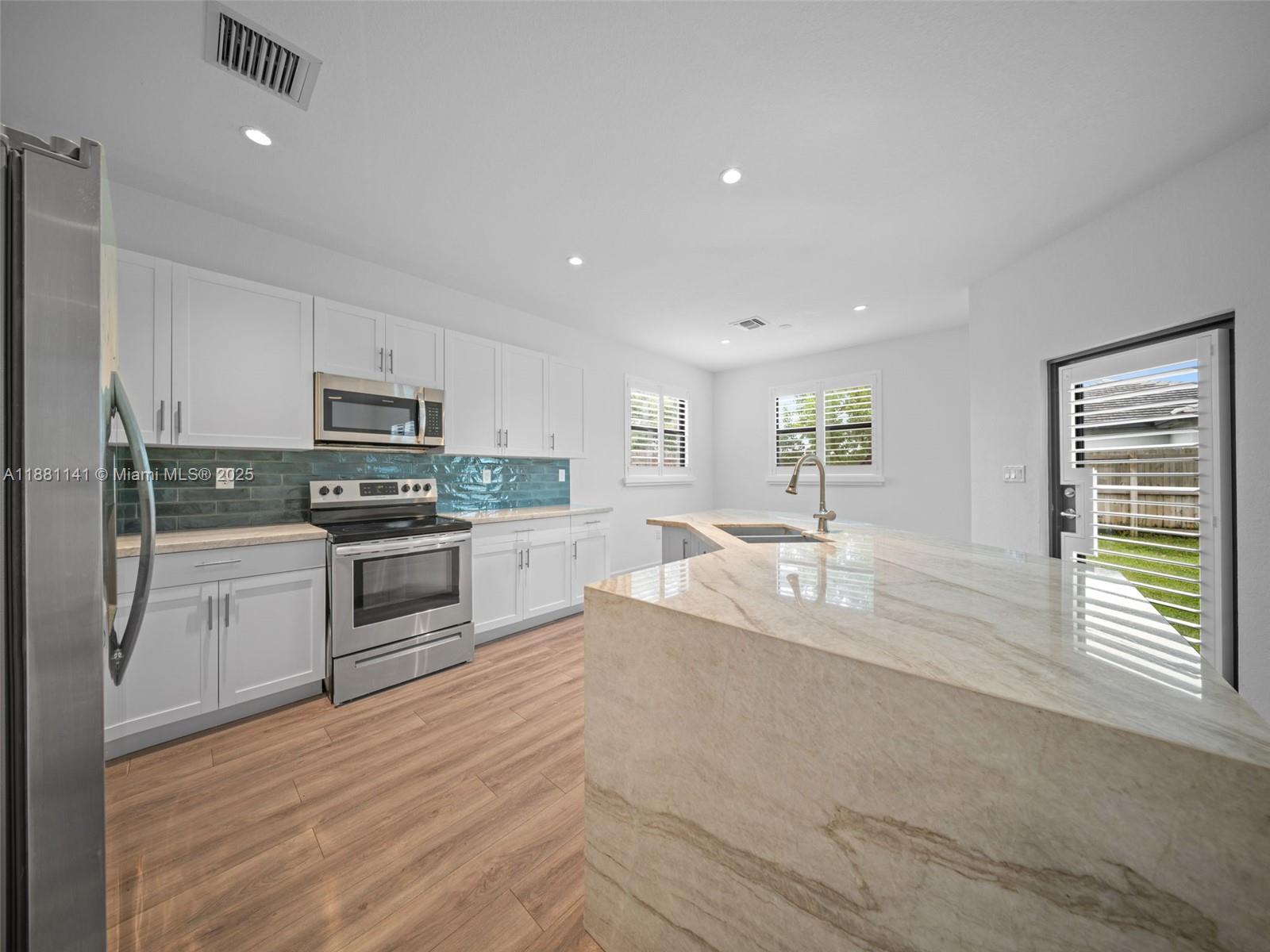 PINE ISLE - Residential