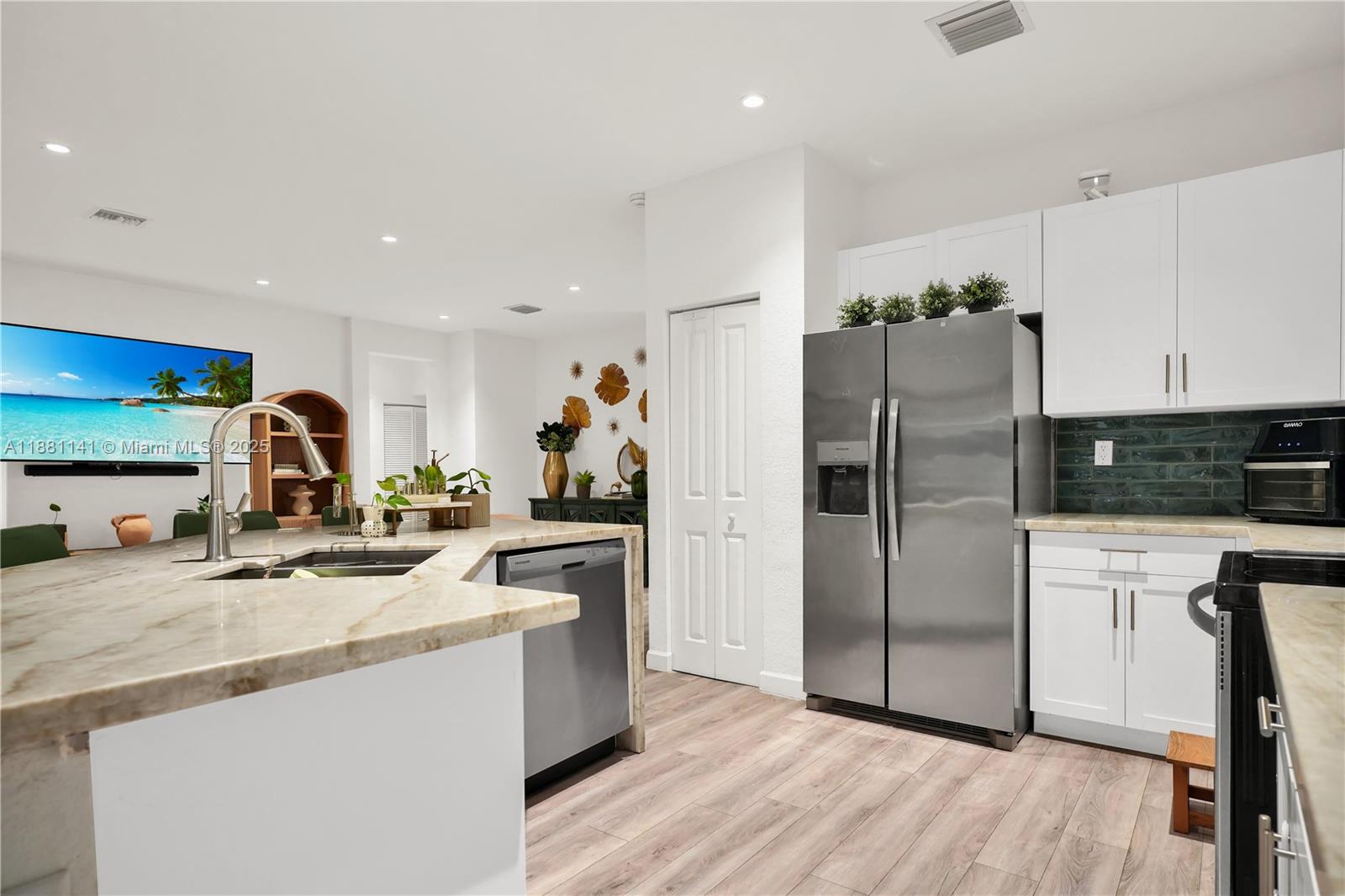 PINE ISLE - Residential