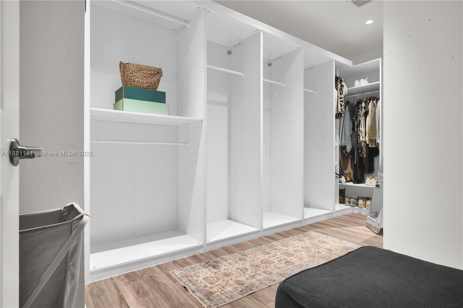 PINE ISLE - Residential