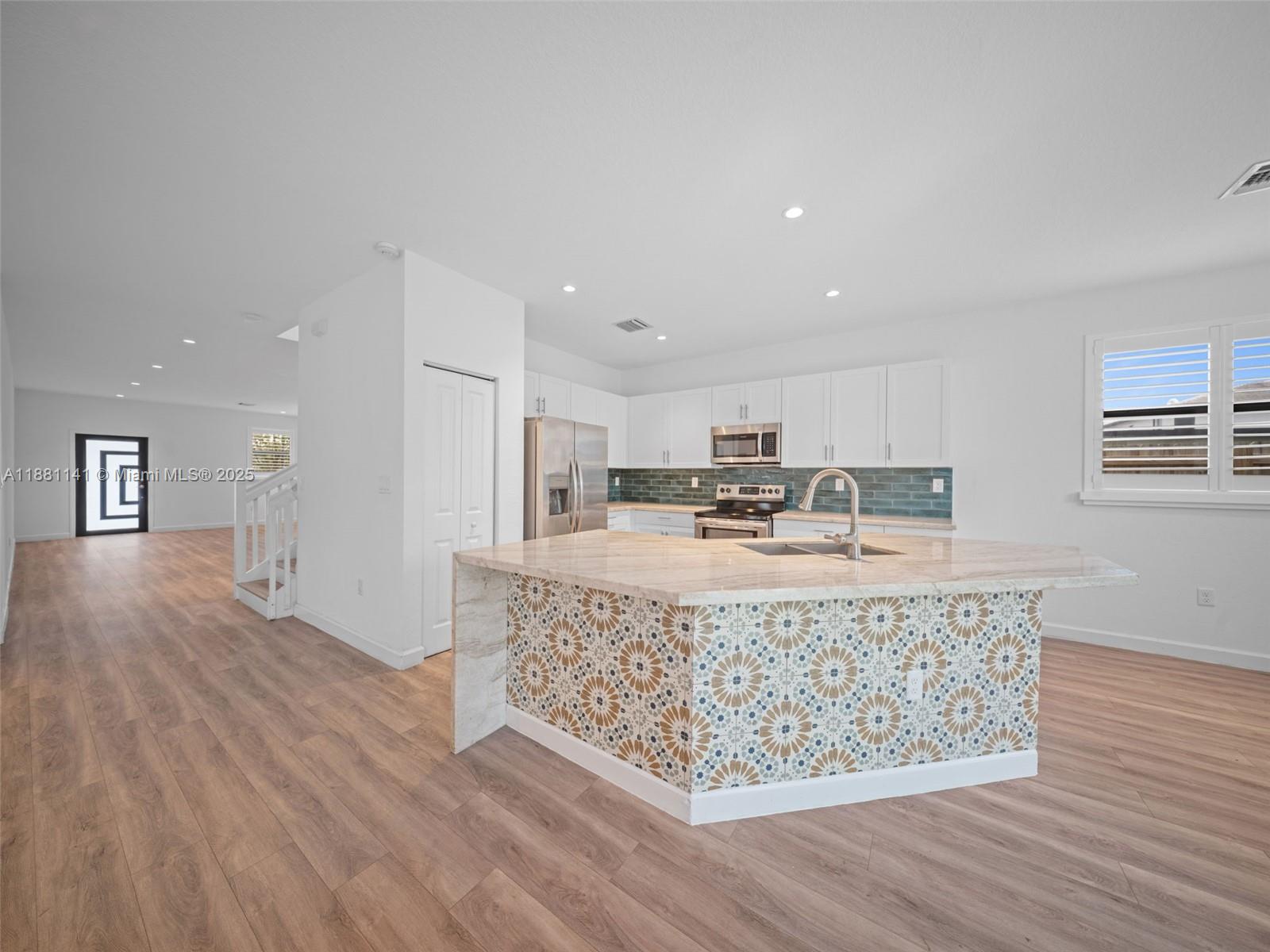 PINE ISLE - Residential