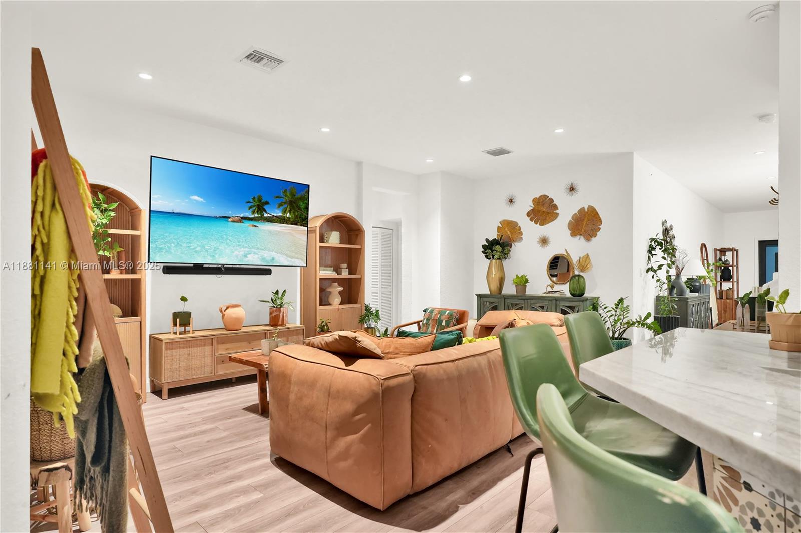 PINE ISLE - Residential