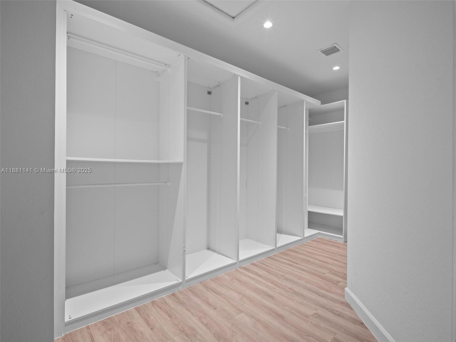 PINE ISLE - Residential