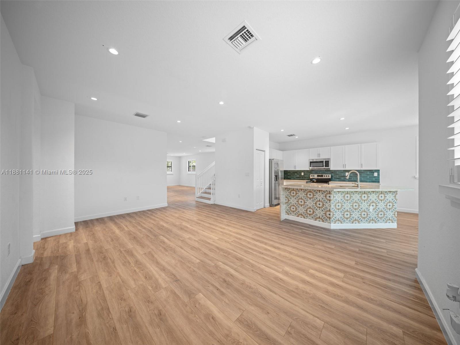 PINE ISLE - Residential