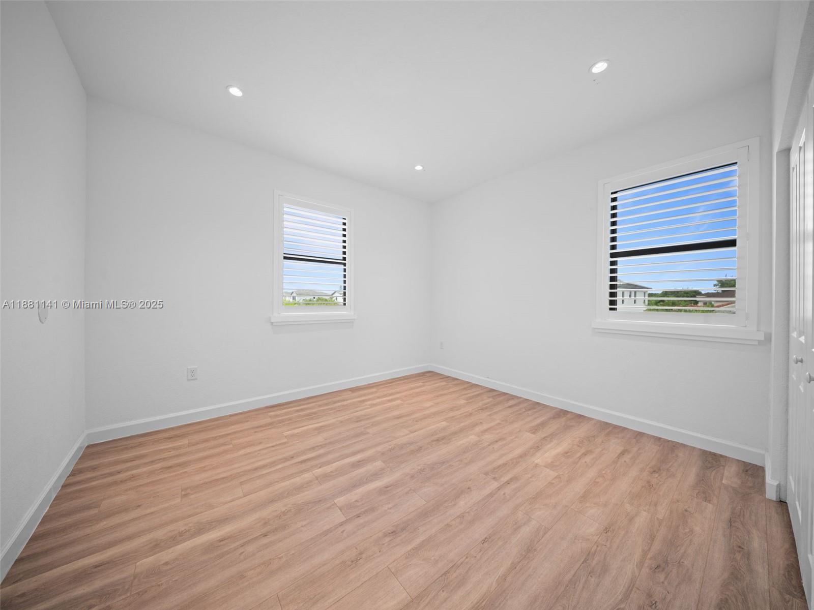 PINE ISLE - Residential