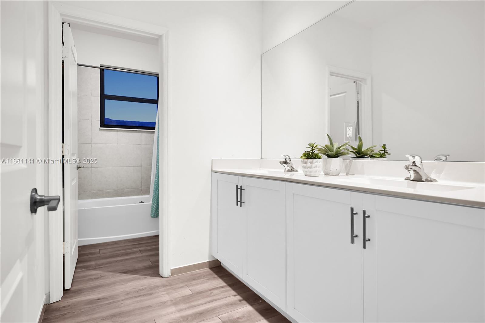 PINE ISLE - Residential