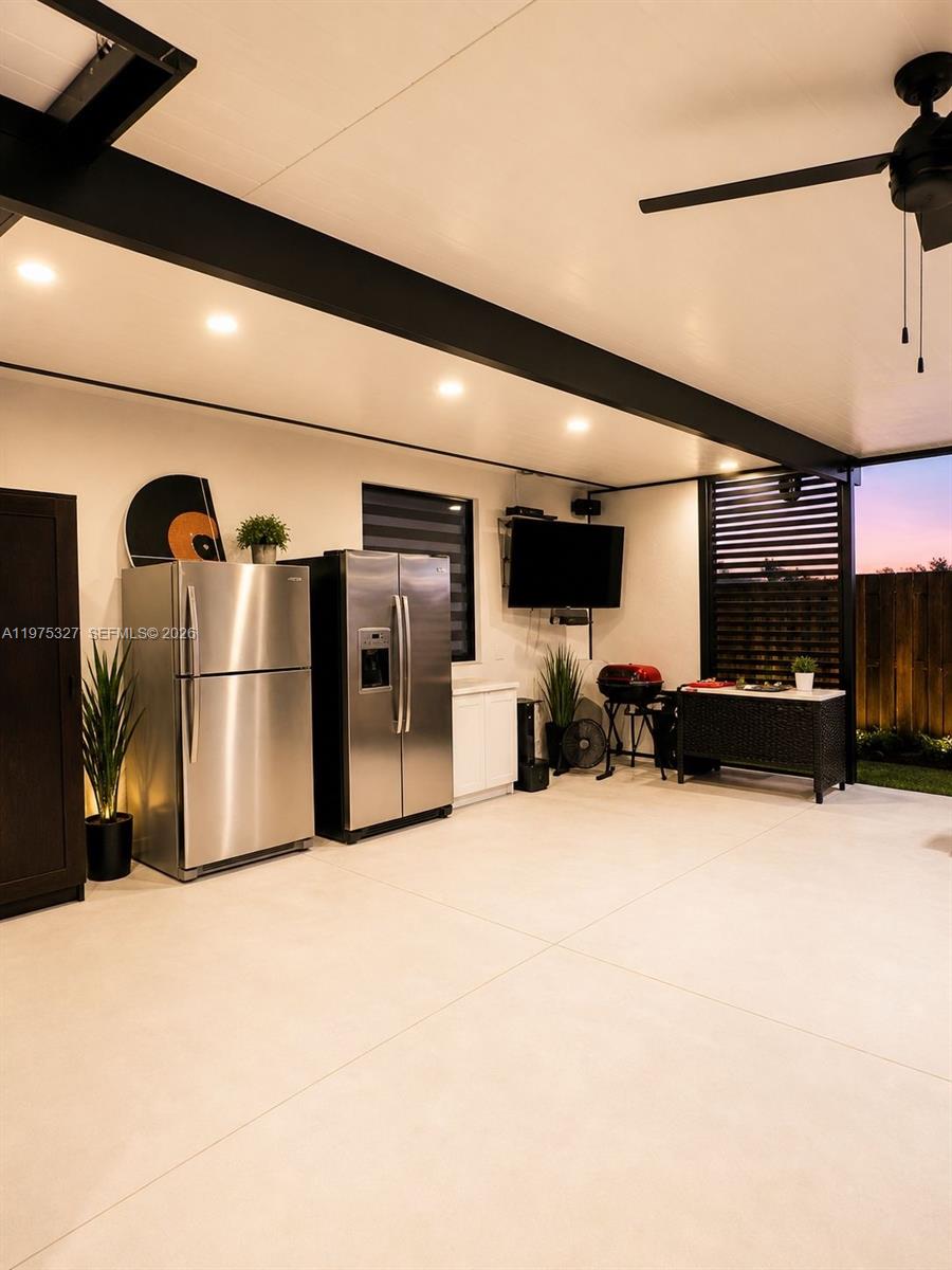 ESTATES AT SILVER PALM - Residential