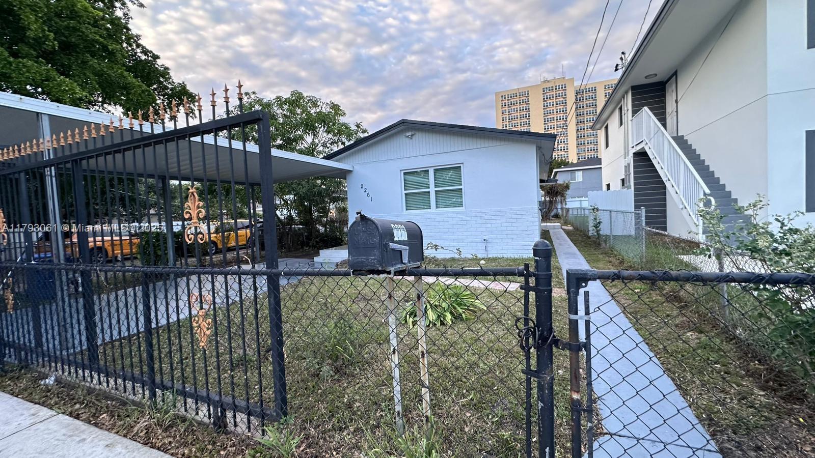 SUNNY SLOPE PK - Residential