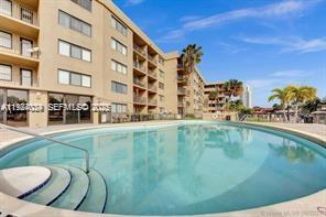 301 Golden Isles Dr 111