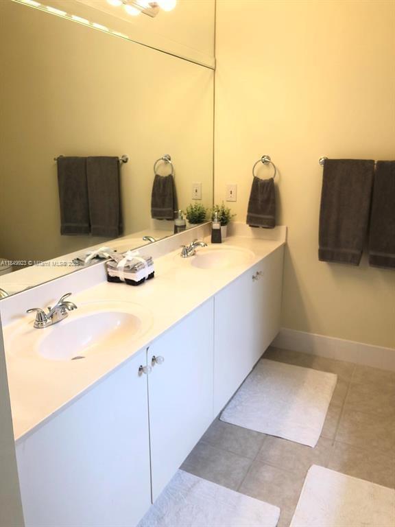 VILLAGE AT ABACOA CONDO - Residential Lease