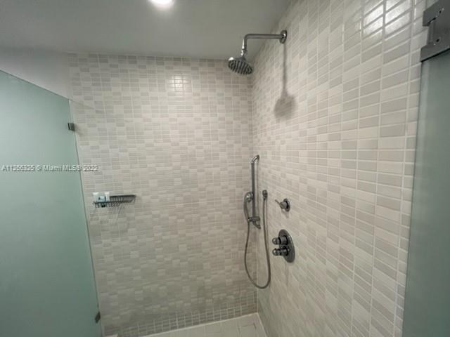 Photo 8 of 25 of 5300 NW 87th Ave 1116 condo