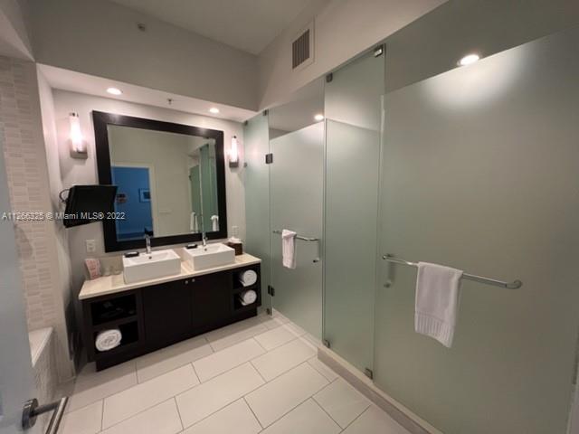 Photo 5 of 25 of 5300 NW 87th Ave 1116 condo