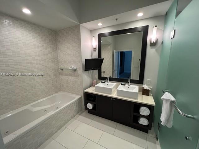 Photo 6 of 25 of 5300 NW 87th Ave 1116 condo