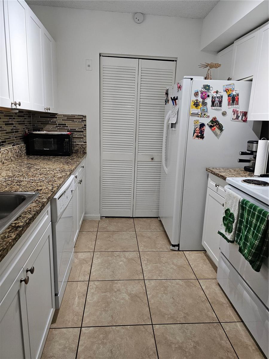 CARRINGTON AT COCONUT CRE - Residential Lease