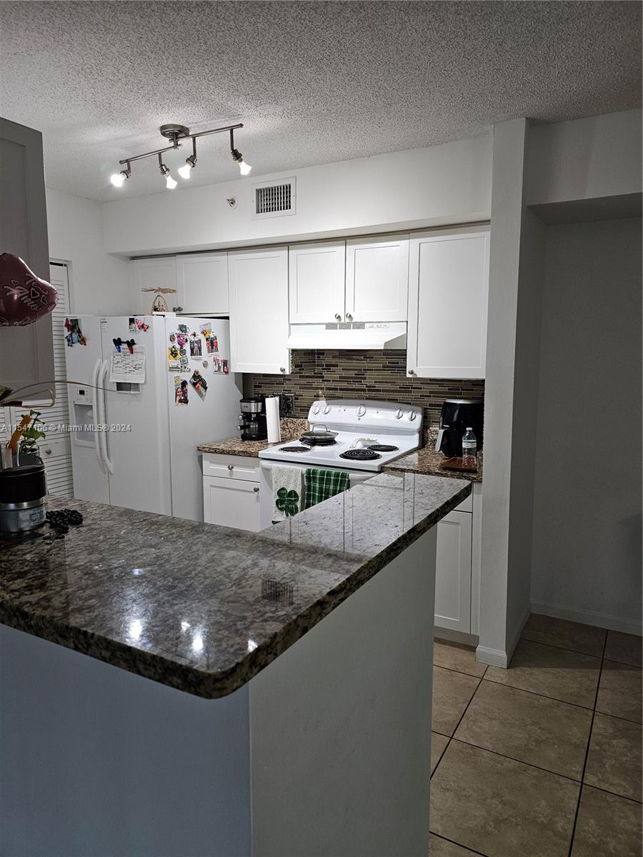 CARRINGTON AT COCONUT CRE - Residential Lease