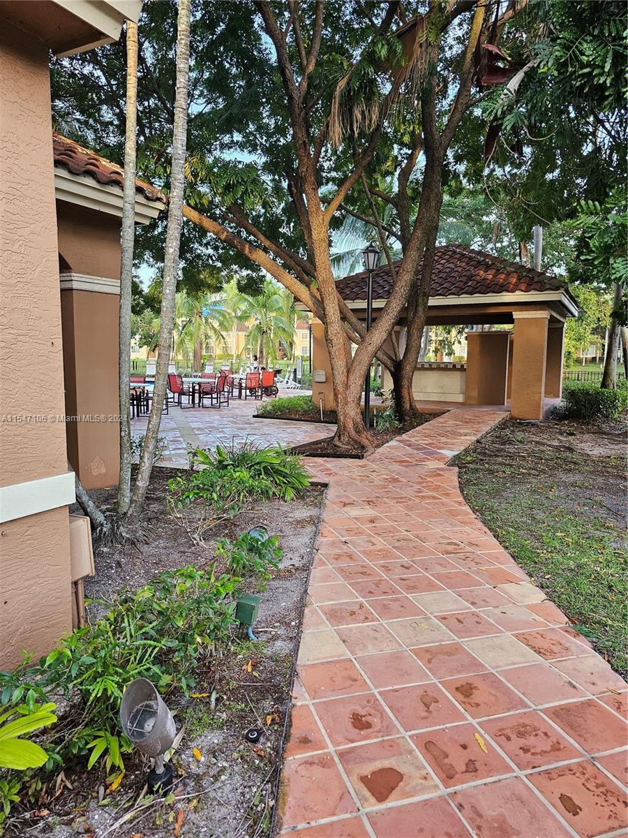 CARRINGTON AT COCONUT CRE - Residential Lease
