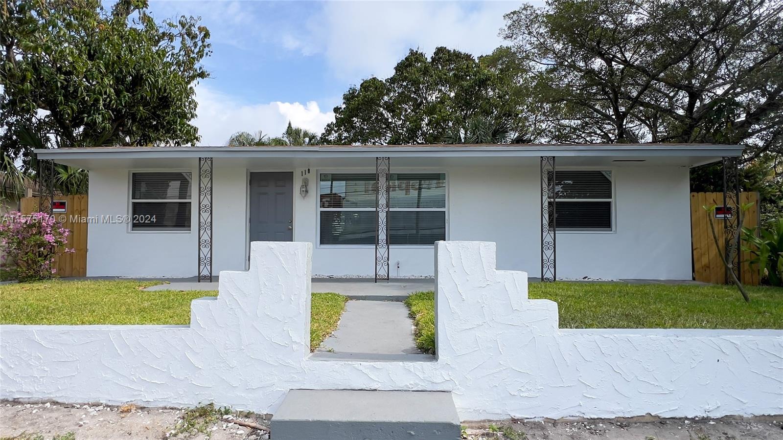 Property for Sale at 118 W 10th St St, Riviera Beach, Palm Beach County, Florida - Bedrooms: 3 
Bathrooms: 2  - $425,000
