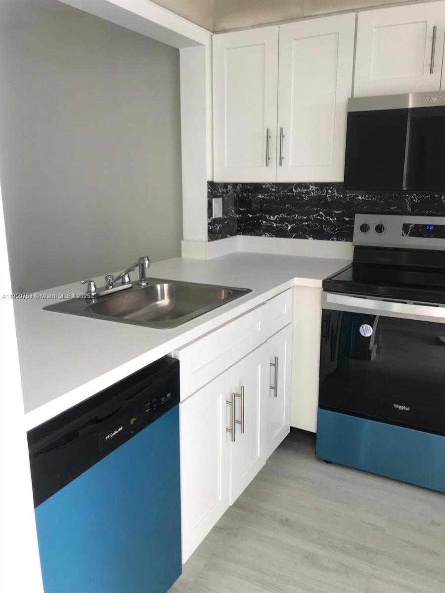 438 NE 210th Cir Ter 203-4B