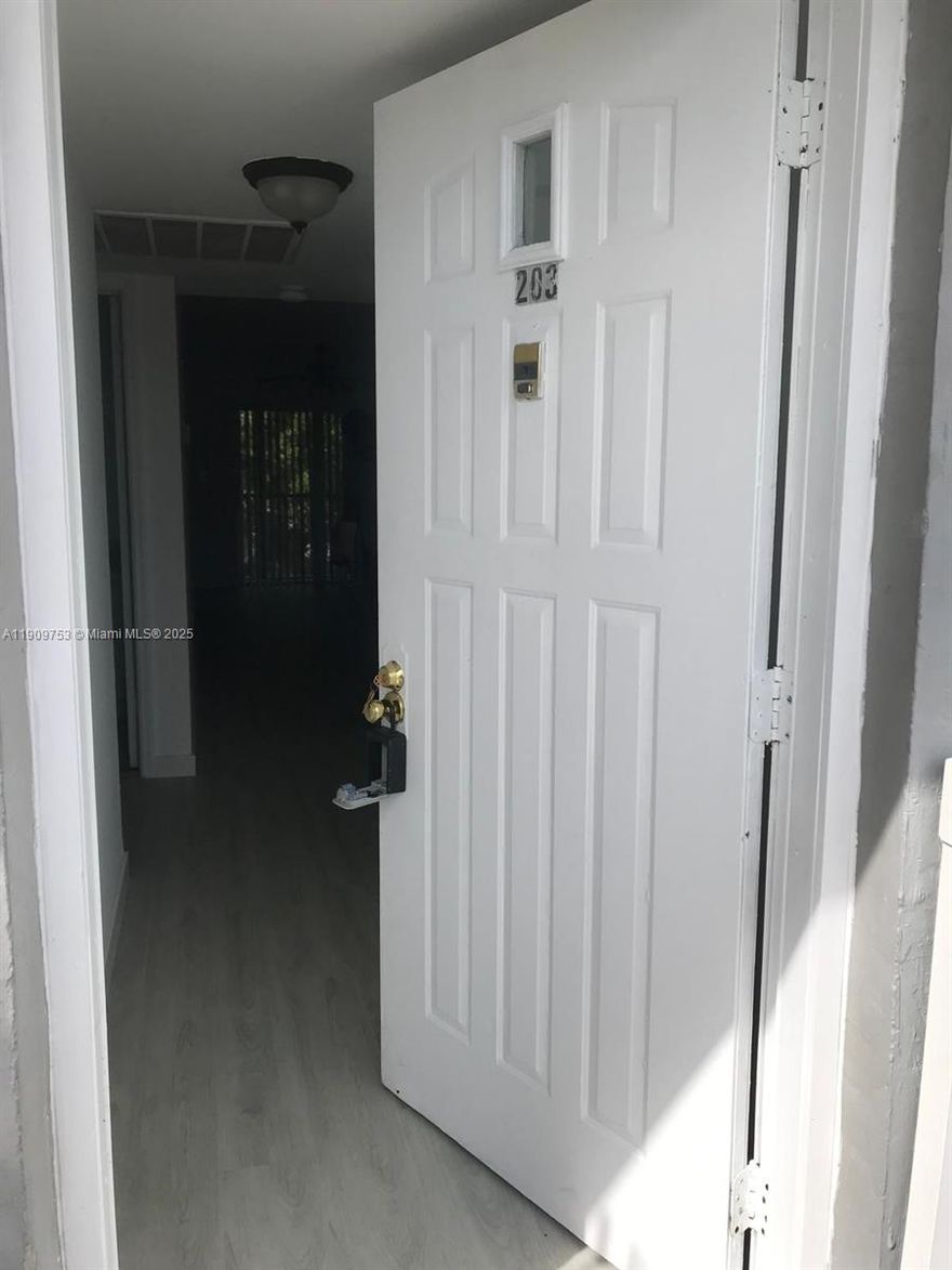 Beautiful2/2 apartment, new vinyl floor, washer nd dryer inside unit, gated county, pretty pool area , excellent for investors or living, close to main expressway, school zone, don't miss it