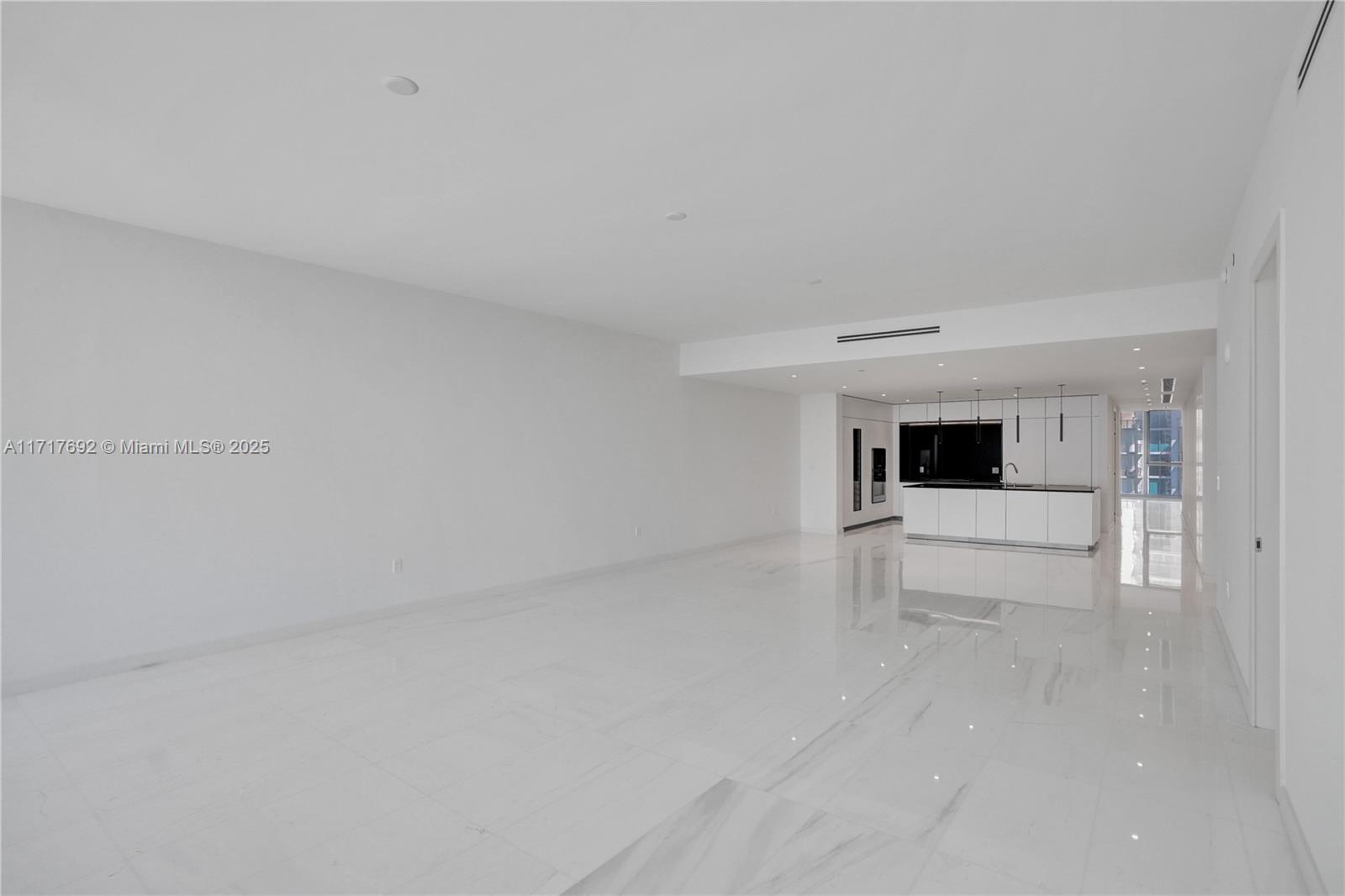 ASTON MARTIN RESIDENCES - Residential