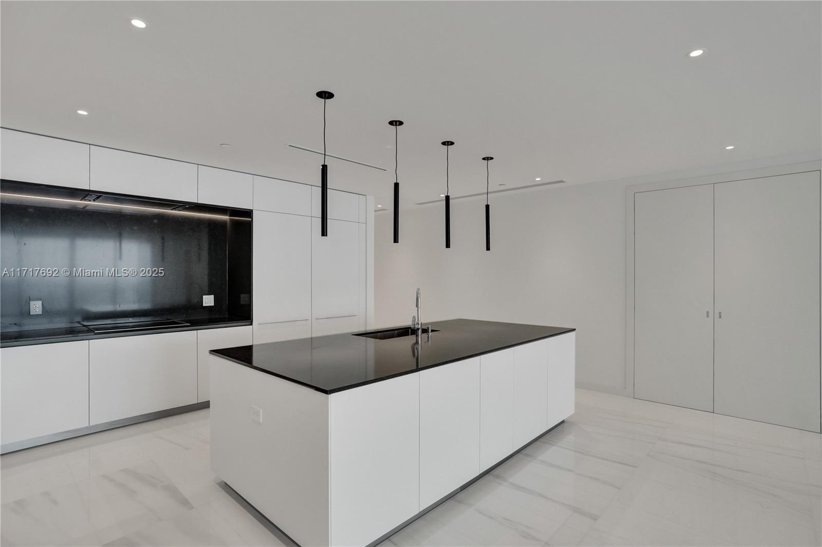 ASTON MARTIN RESIDENCES - Residential