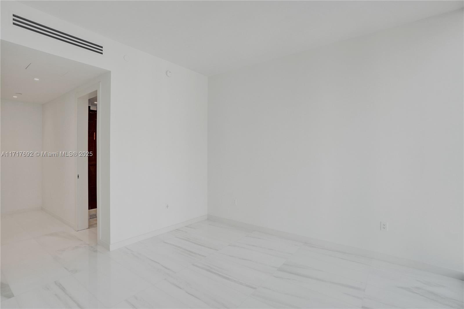 ASTON MARTIN RESIDENCES - Residential