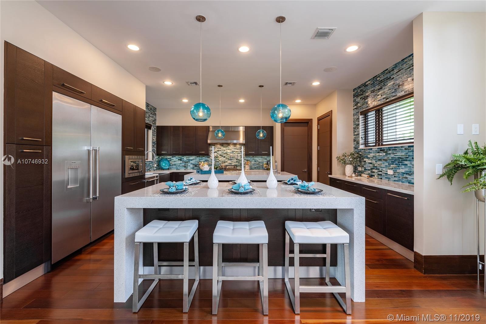 HOLLYWOOD LAKES SEC - Residential