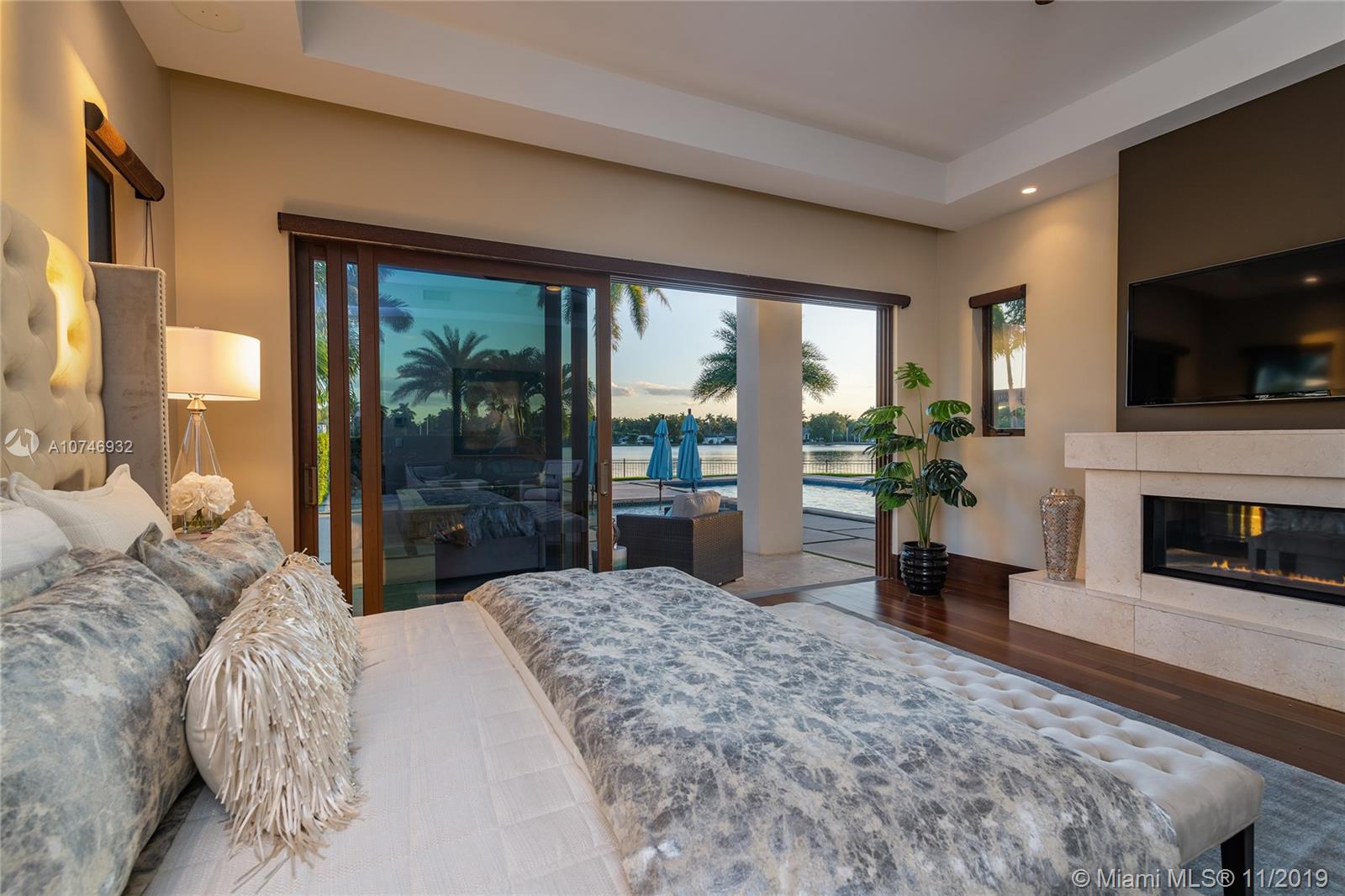 HOLLYWOOD LAKES SEC - Residential