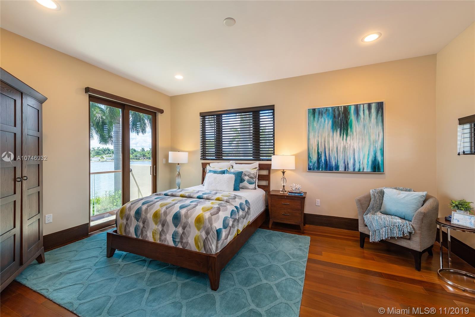 HOLLYWOOD LAKES SEC - Residential