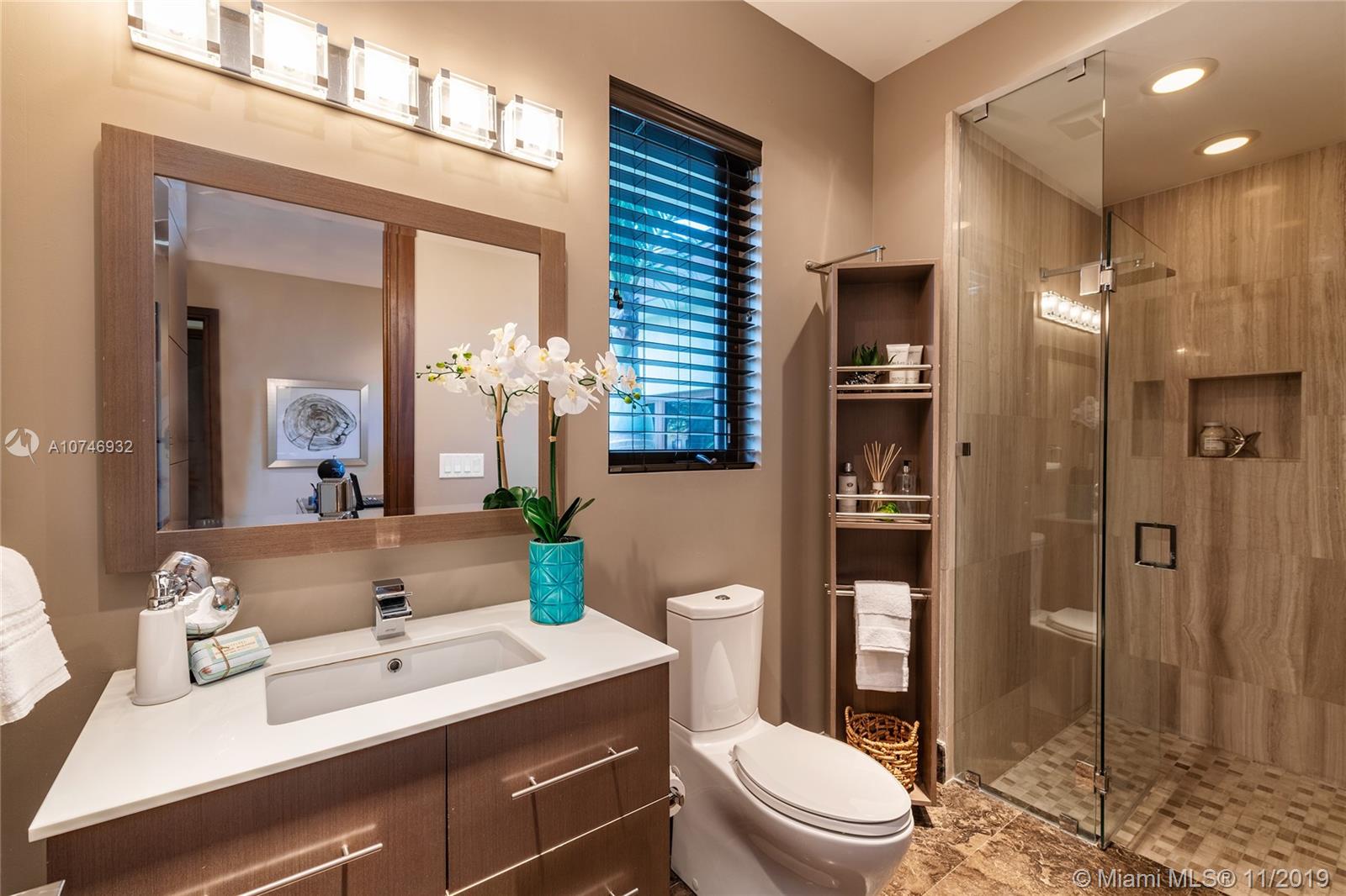 HOLLYWOOD LAKES SEC - Residential