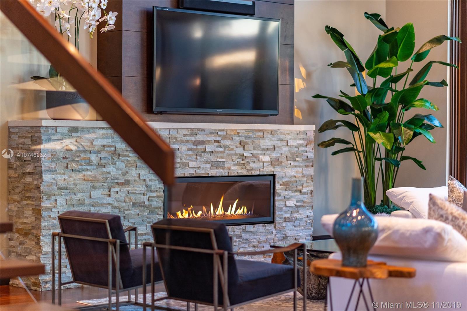 HOLLYWOOD LAKES SEC - Residential